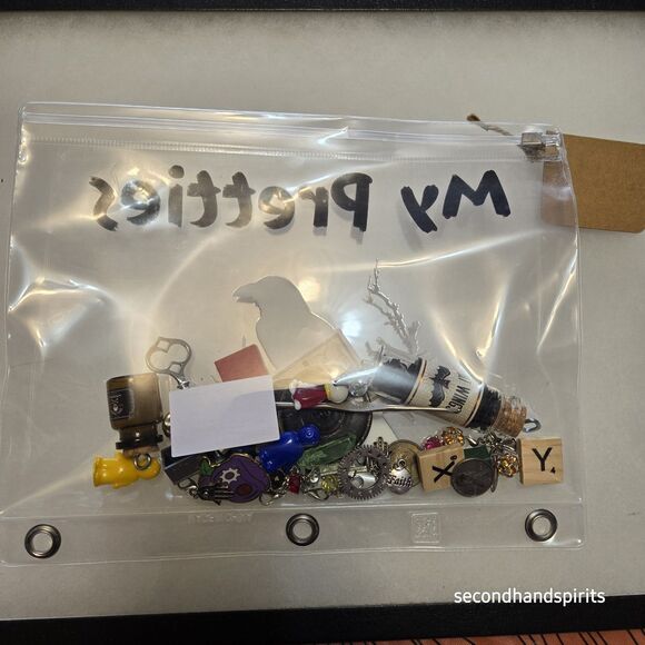 My Pretties Raven Crow Assemblage Art Crafting Lot Vintage Buttons Charms Lot A - Picture 3 of 5